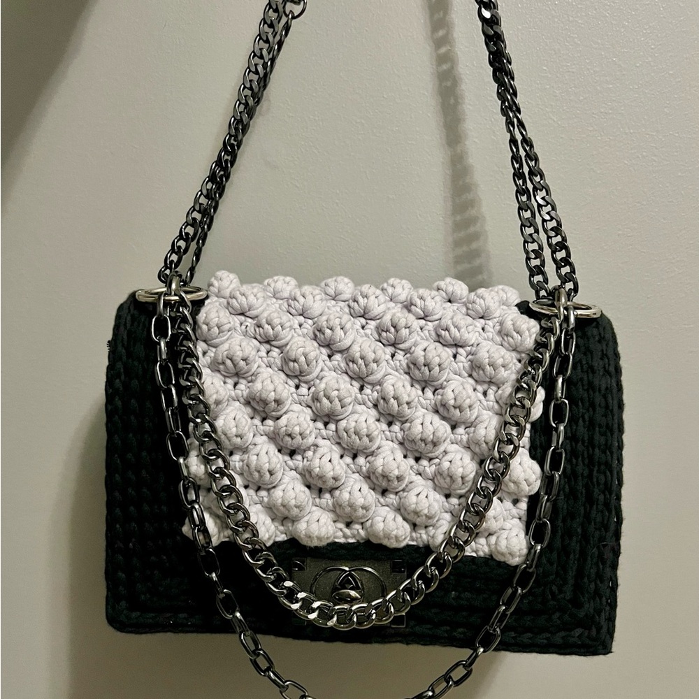 Elegant Black and White Chain Shoulder Bag